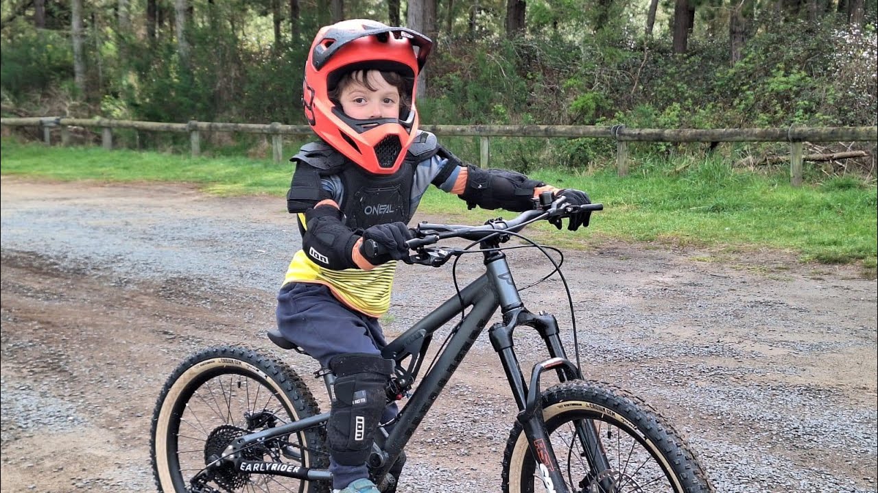 I got a new bike! Early Rider Hellion X20 unboxing and bike build, plus first ride on the trails.