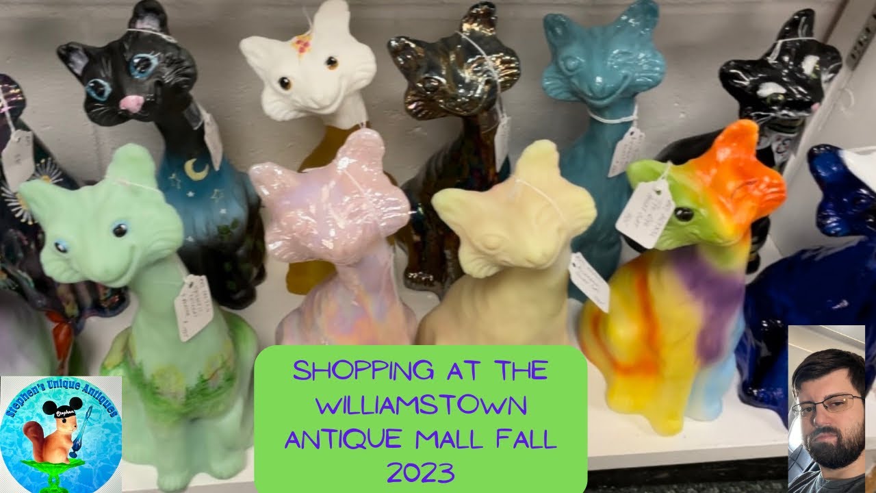Покупки в антикварном торговом центре Williamstown Antique Mall осенью 2023 года