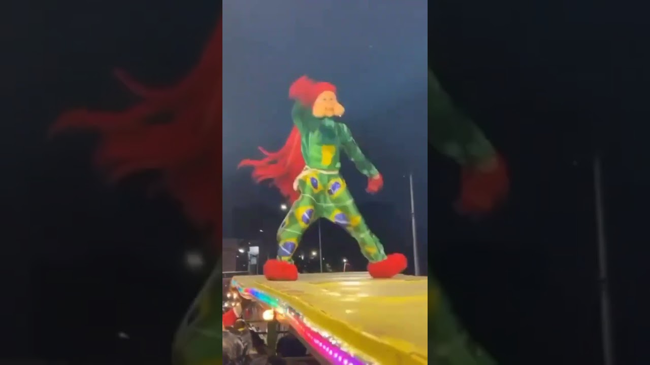 Olha o Fof&atilde;o mandando o passinho em cima da Carreta em movimento! 🚂 #shorts