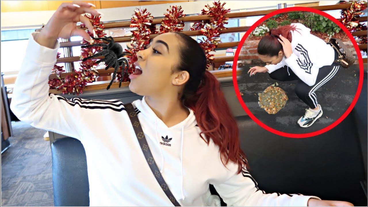 I CAN'T BELIEVE SHE ATE THIS!! |VLOGMAS DAY 7