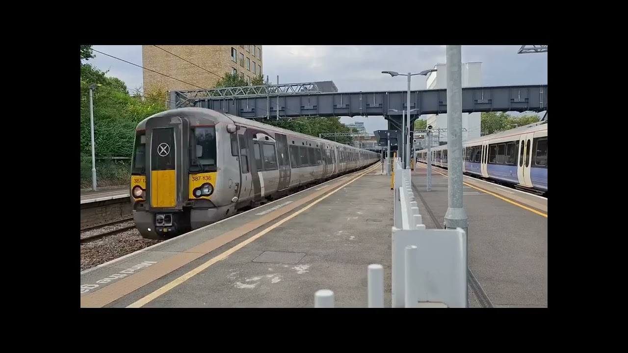 Trains At Ealing Broadway - GWML - 21.9.2024