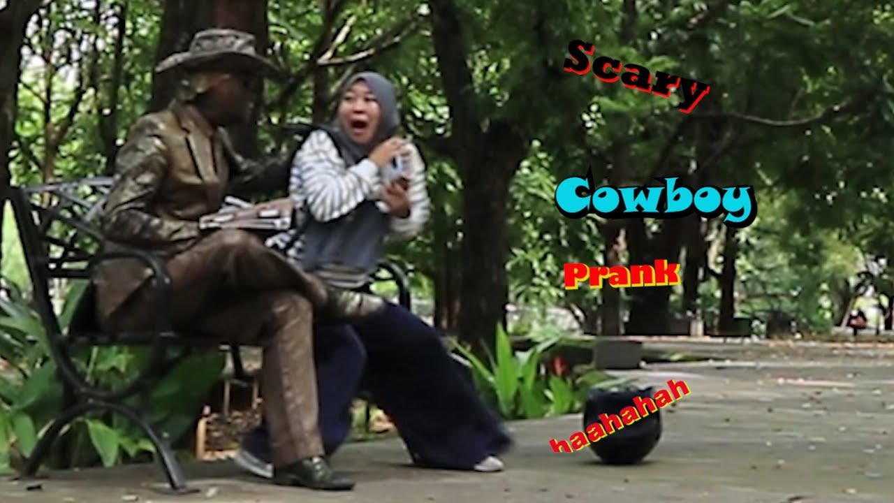 Cowboy prank. Best cowboy prank. Best statue scare prank. lelucun statue prank. lucu patung prank.
