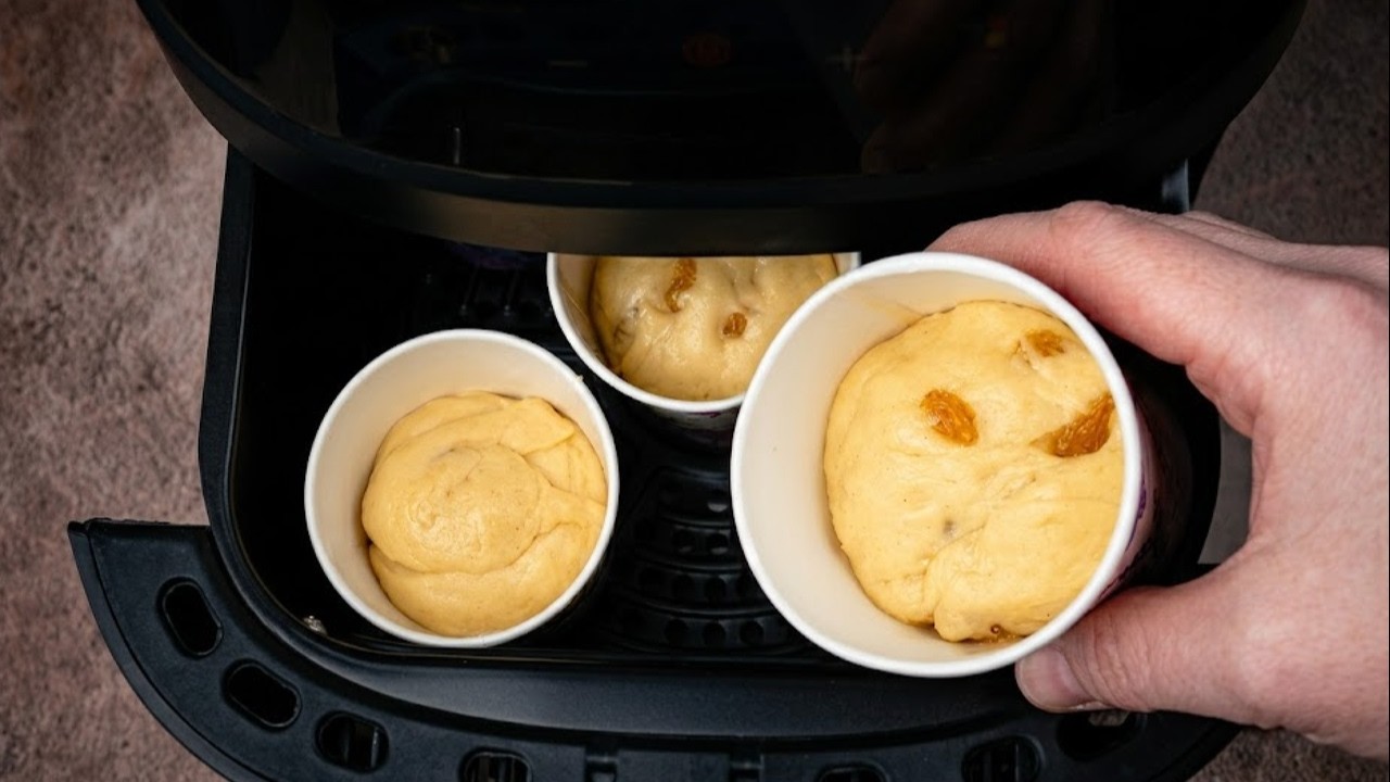 Я поставила бумажный стаканчик в аэрогриль… и испекла пасхальный кекс!