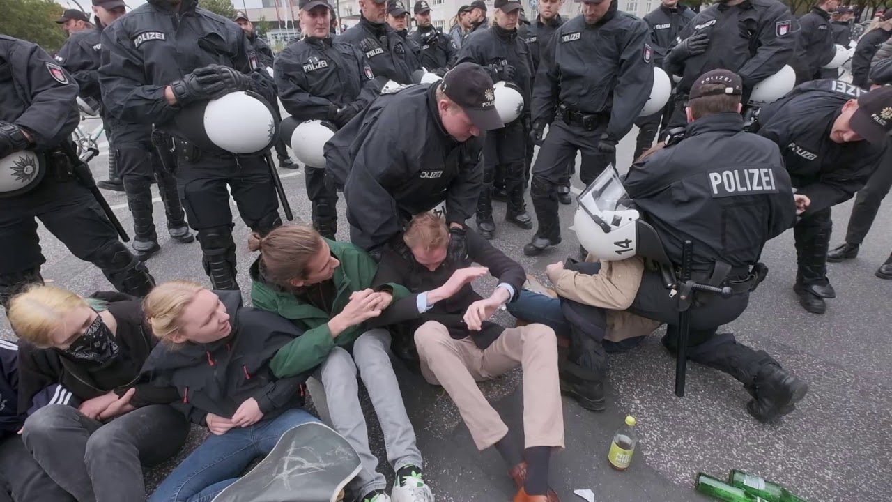 Klimademo in Hamburg - Demonstranten besetzen Kreuzungen