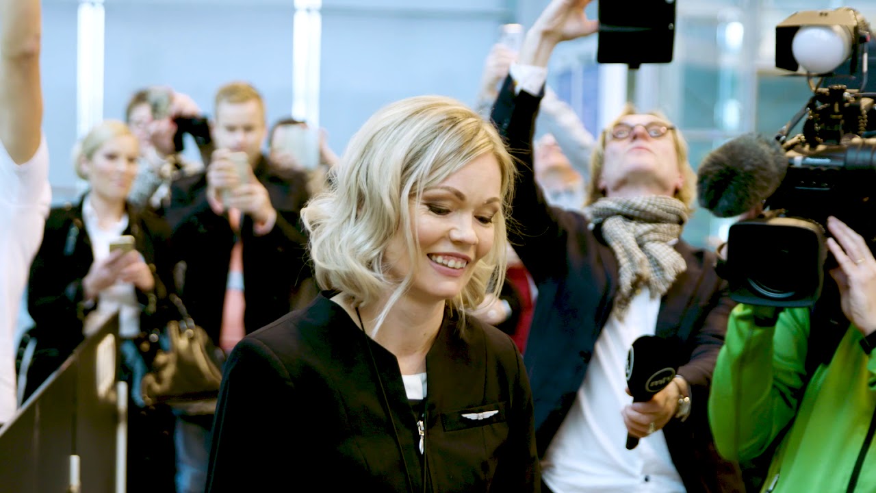 Love in HEL - Marriage proposal at Helsinki Airport