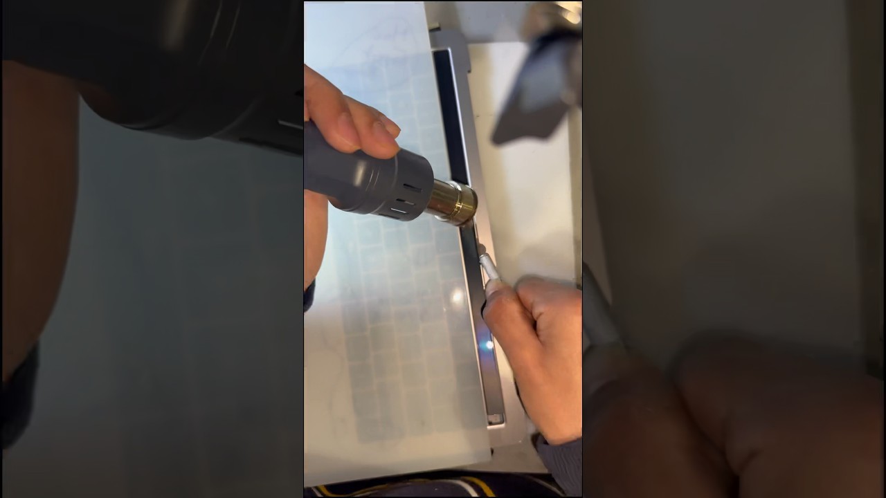 Flashing TouchBar problem. How to change ? #applerepair #macbook #electronic