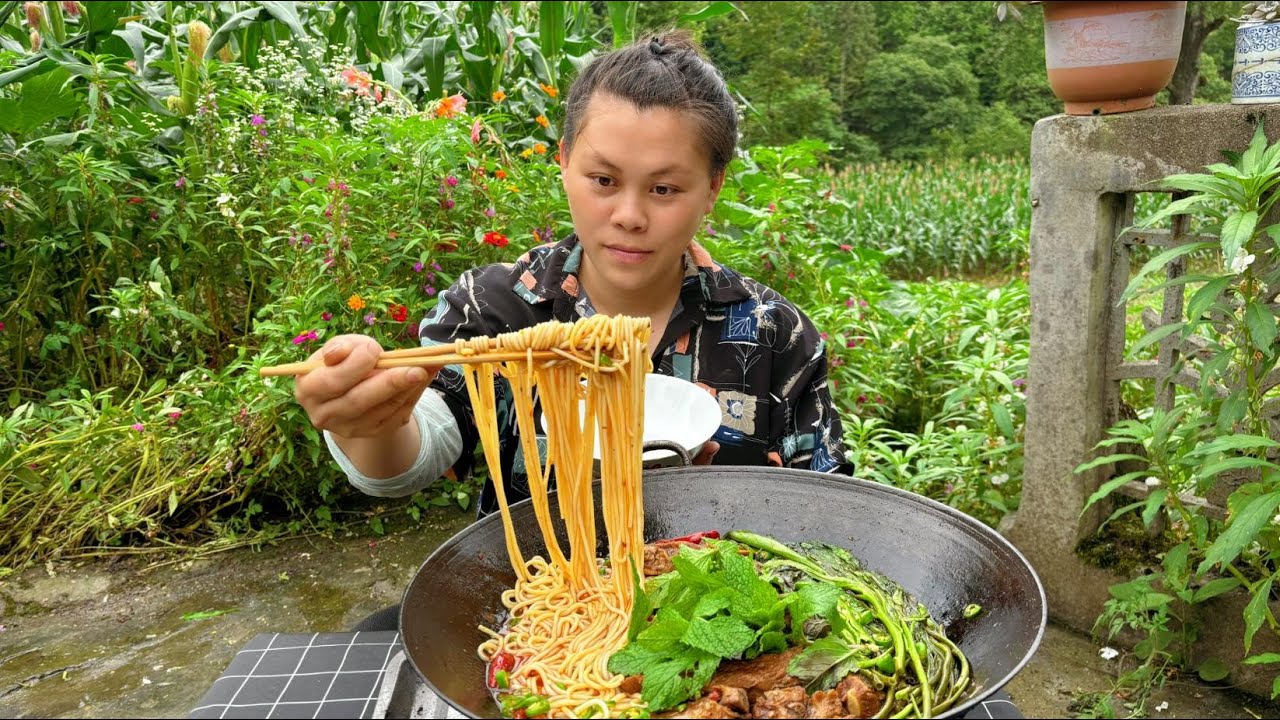 今天做一大锅美味的排骨炖粉条吃个够 Make a pot of Rice noodles stewed with ribs today