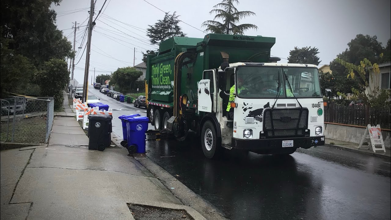 Autocar Xpeditor | Mcneilus ZR Stand Up Cab Collecting Large Cart Lines & Piles | San Leandro, CA