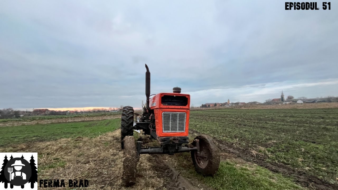 Probleme la arat? Pământul moale pune tractorul la încercare!