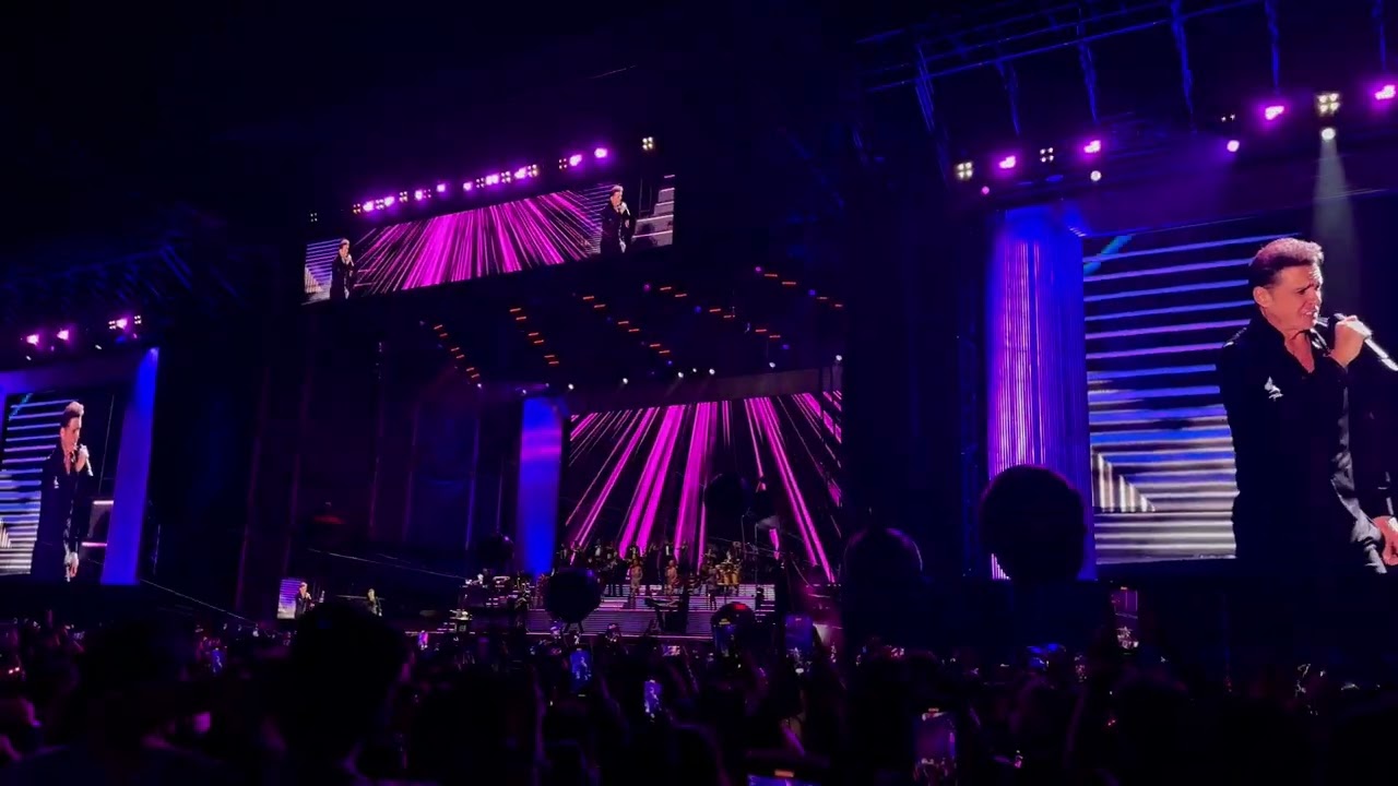 Luis Miguel Ahora te puedes marchar / La chica del bikini azul / Isabel / Cuando calienta el sol 