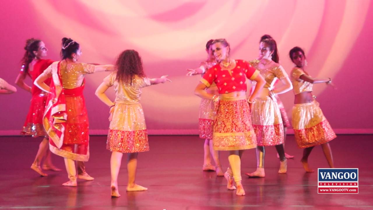GURU INTRO + CHOLI KE PEECHE (KHALNAYAK) | MUMBAI DREAMS SHOW By BOLLYWOOD DANCE GENEVE | VANGOO TV
