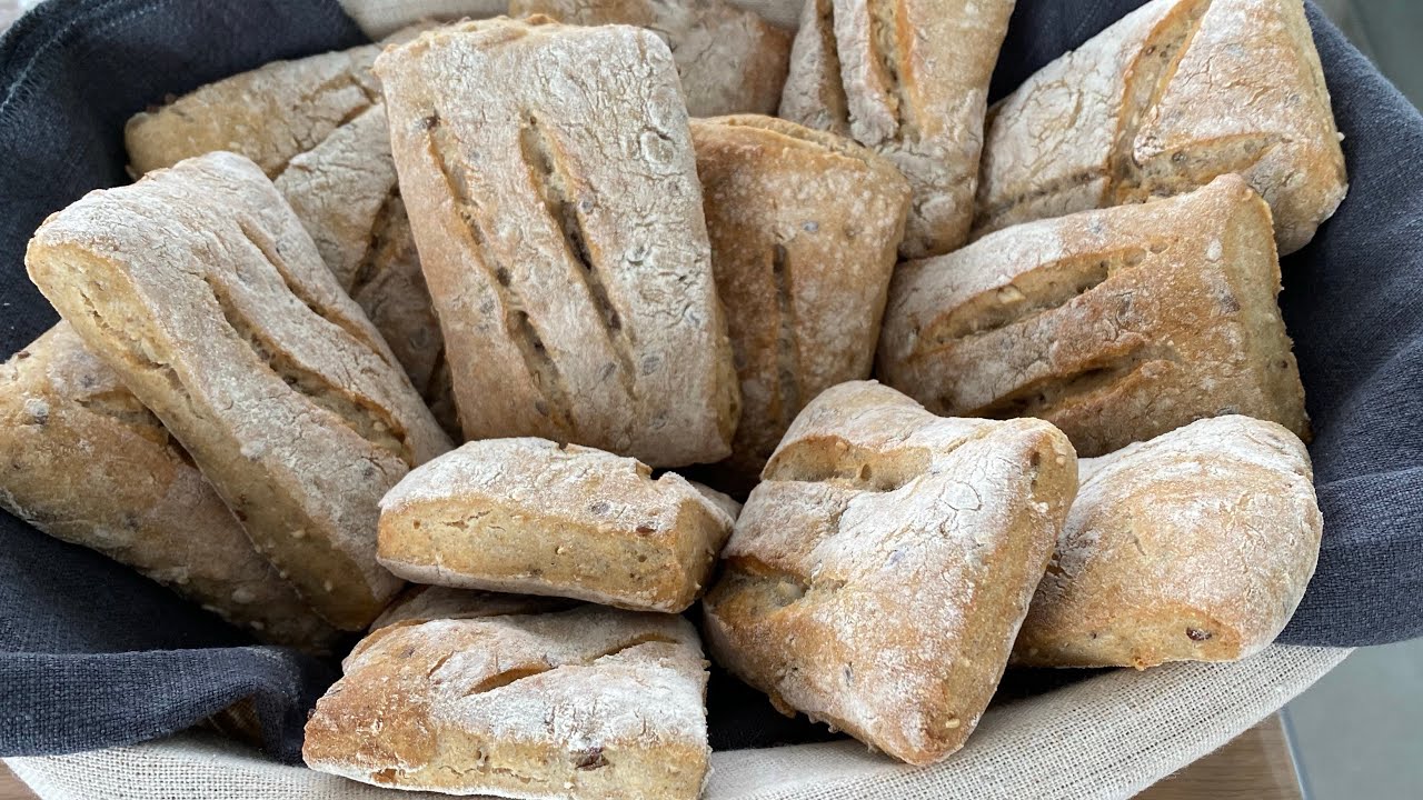 Pain au seigle multi-céréales , frais et tiède pour le petit déjeuner. Se faire plaisir dès le matin