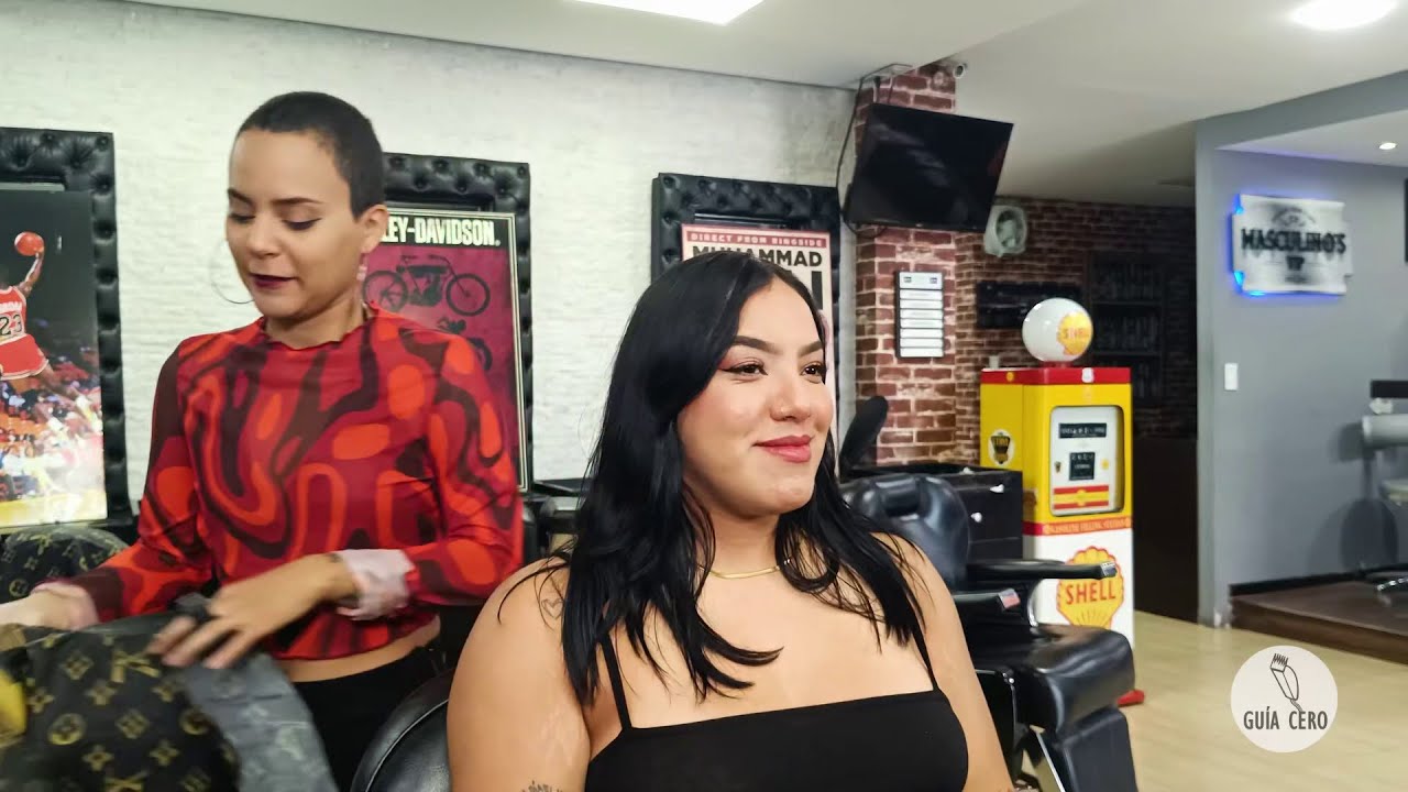 114 Julieth: medium, assymetrical bowl, headshave, brows