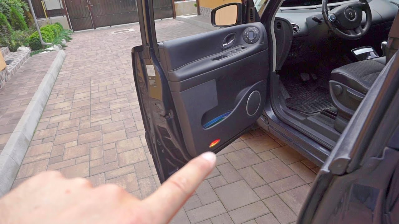 Renault Espace - Door light bulb replacement (Incandescent W5W - LED)