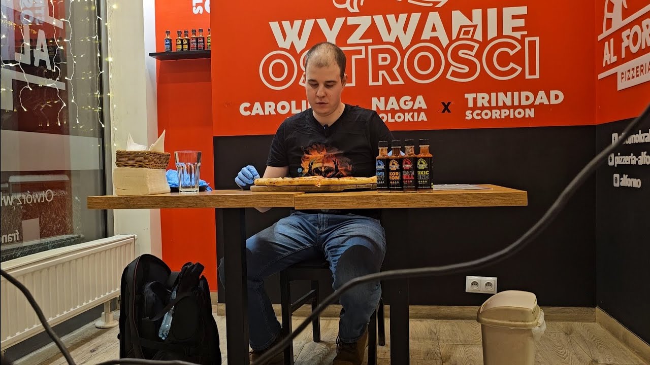 Wyzwanie ostrej pizzy 45 cm z Caroliną Reaper, Nagą Jolokią i Trinidad w @PizzeriaAlFornoYT