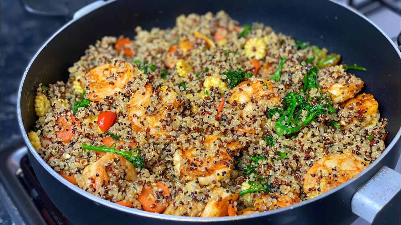 Киноа с креветками и овощами