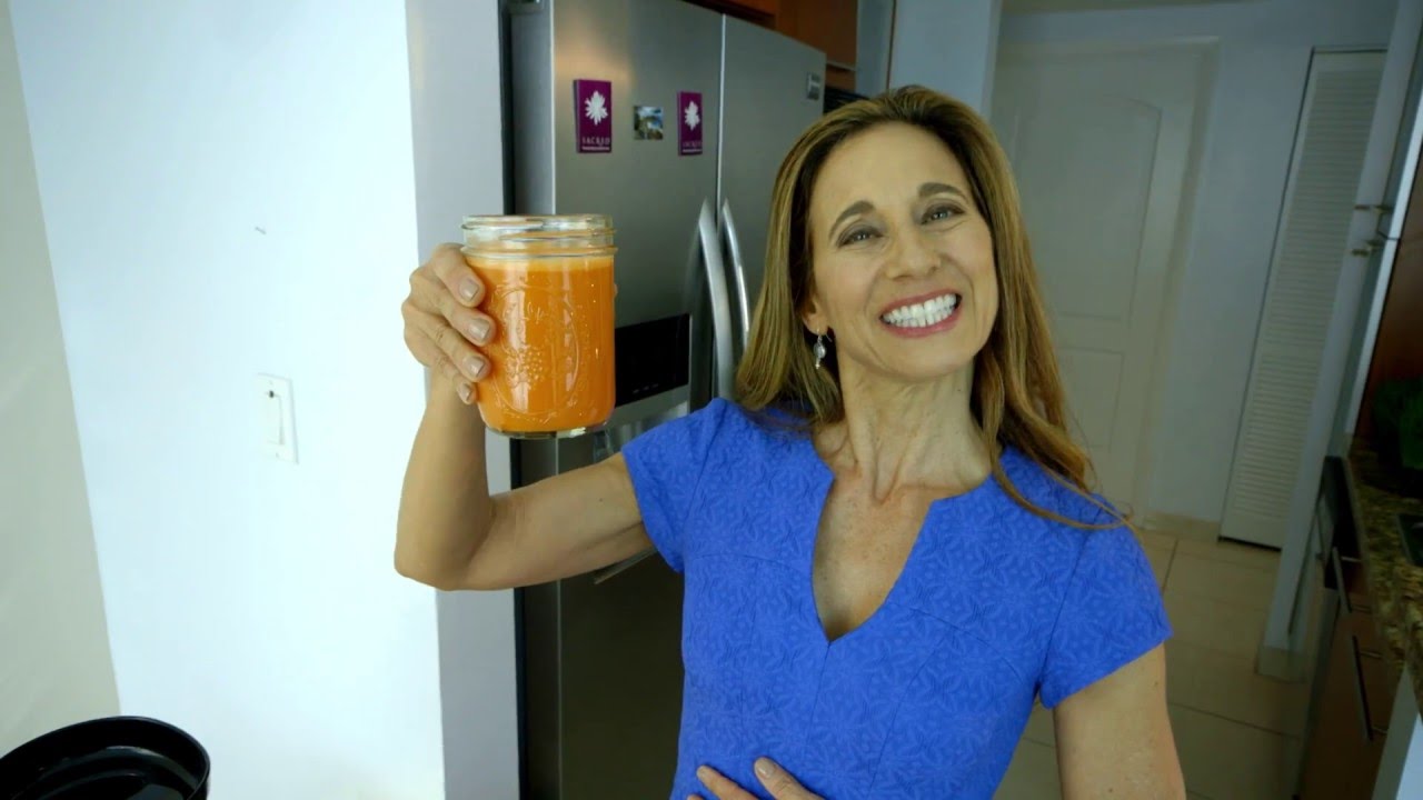 Carrot, Apple, Ginger Juice with Yogi Nora
