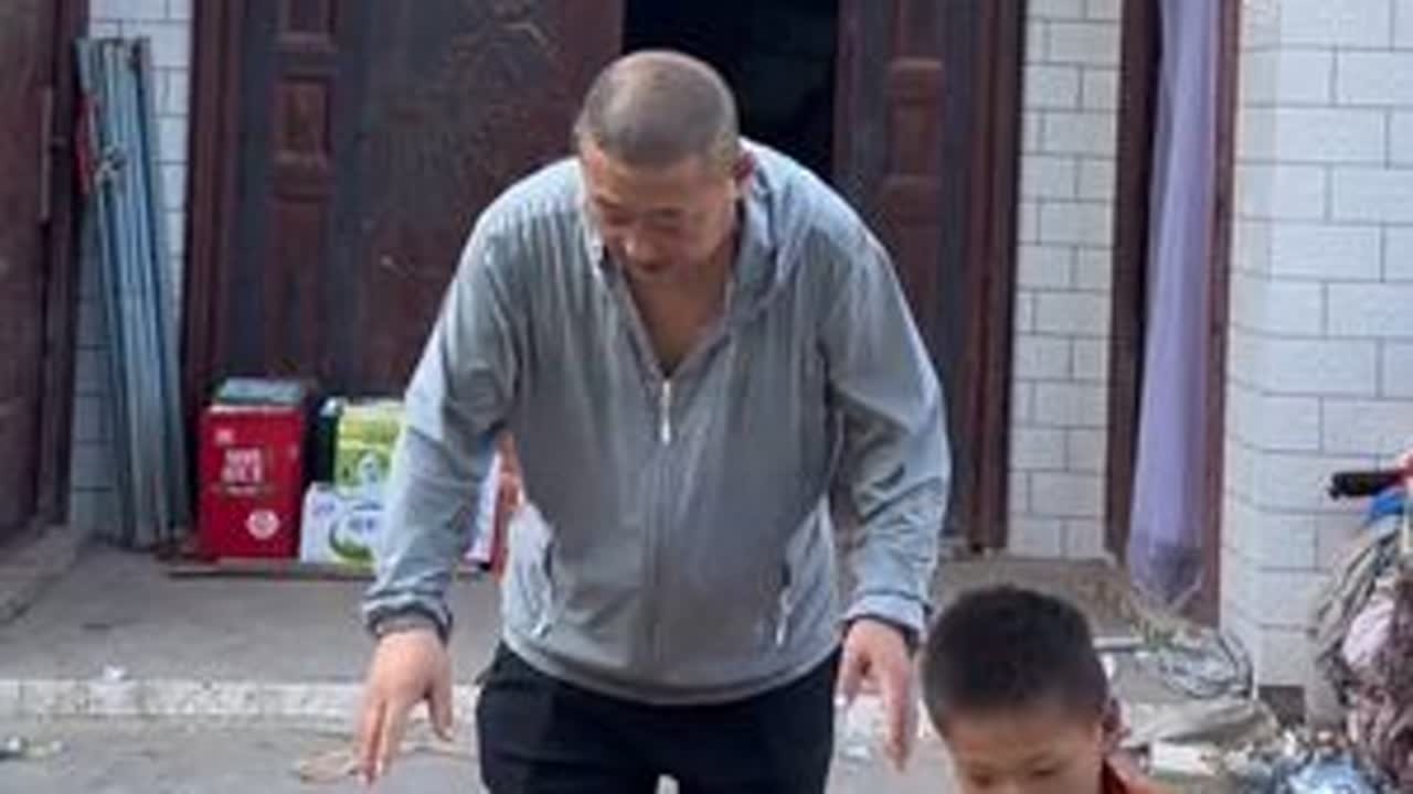 特别感谢爱心人士的帮助，来家里看望孩子们。#正能量 #我的乡村生活@朱春昊(逮呱哥) @朱春昊 @朱春昊妈妈(明霞)