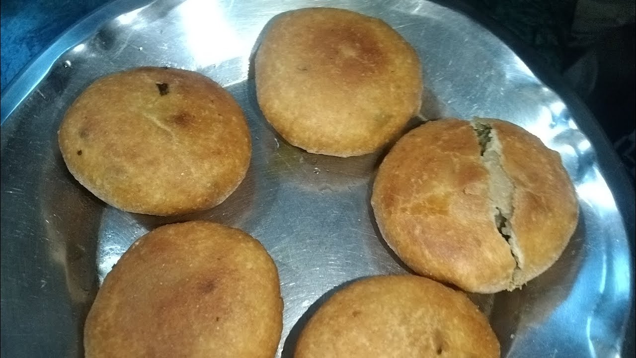आलू मटर की बहुत ही टेस्टी क्रिस्पी खस्ता कचौरियाँ 