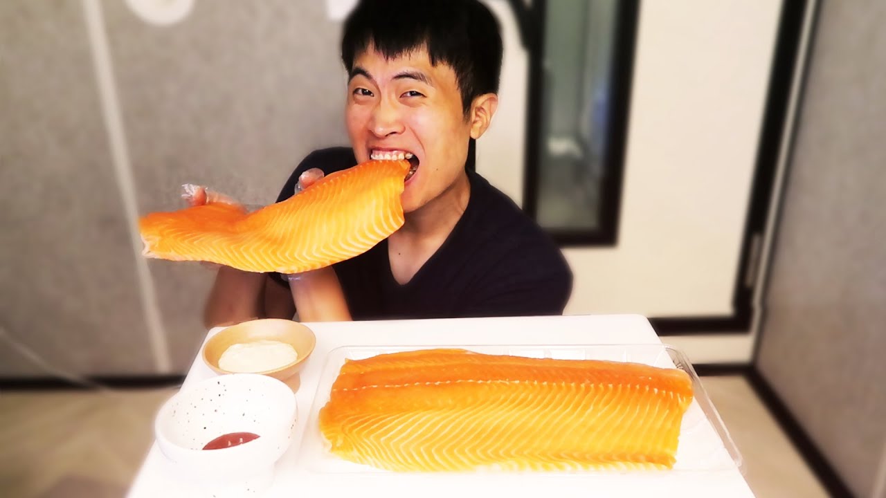 잠든 아내 몰래 미쳐버린 대왕 연어 먹방ㅋㅋㅋㅋㅋㅋㅋ