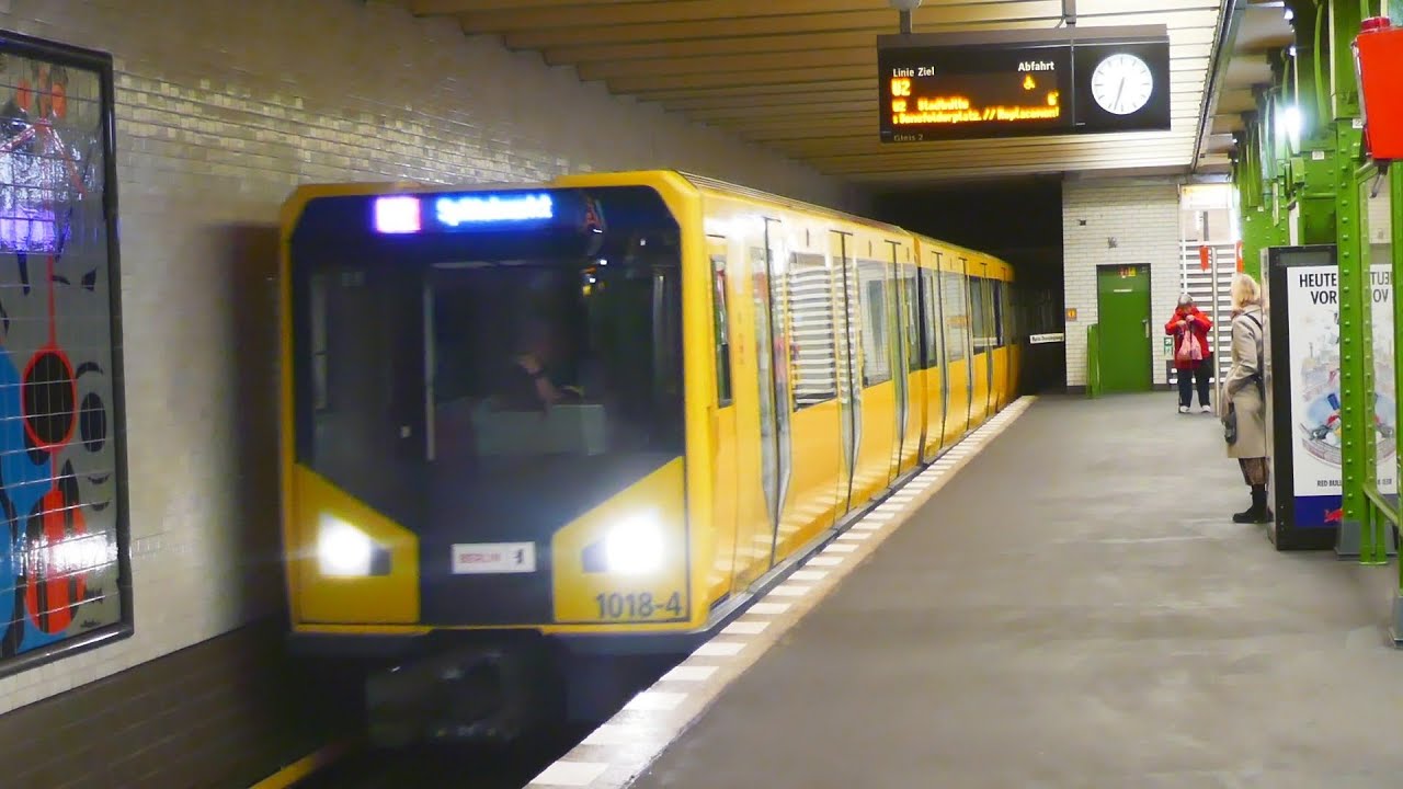 U-Bahn Berlin Ein und Ausfahrt U2 nach Stadtmitte