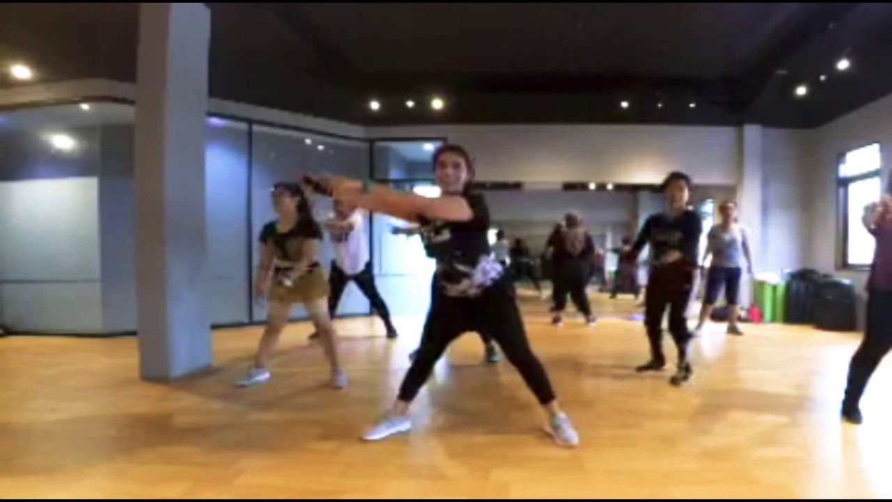 Mainkan jarimu -Sarah brillian #zumbawithconie