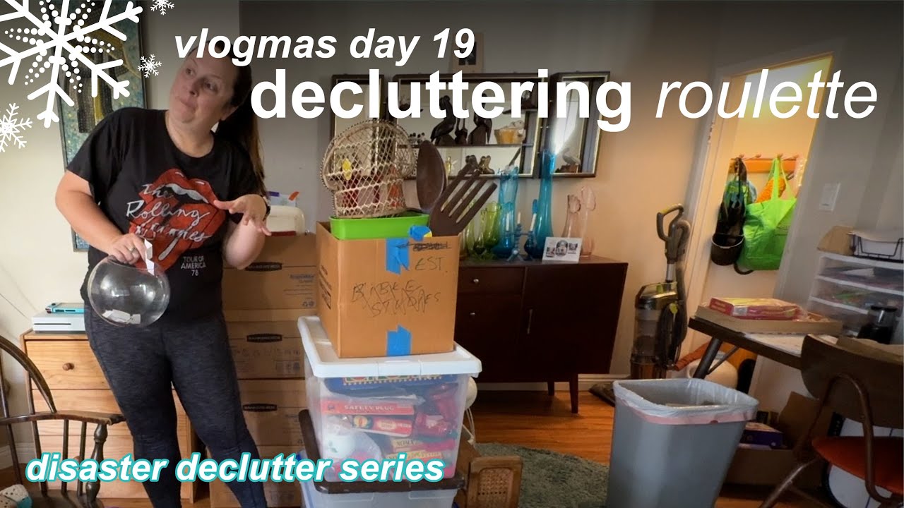Decluttering Roulette - Removing the last of the boxes from the living room | Vlogmas Day 19