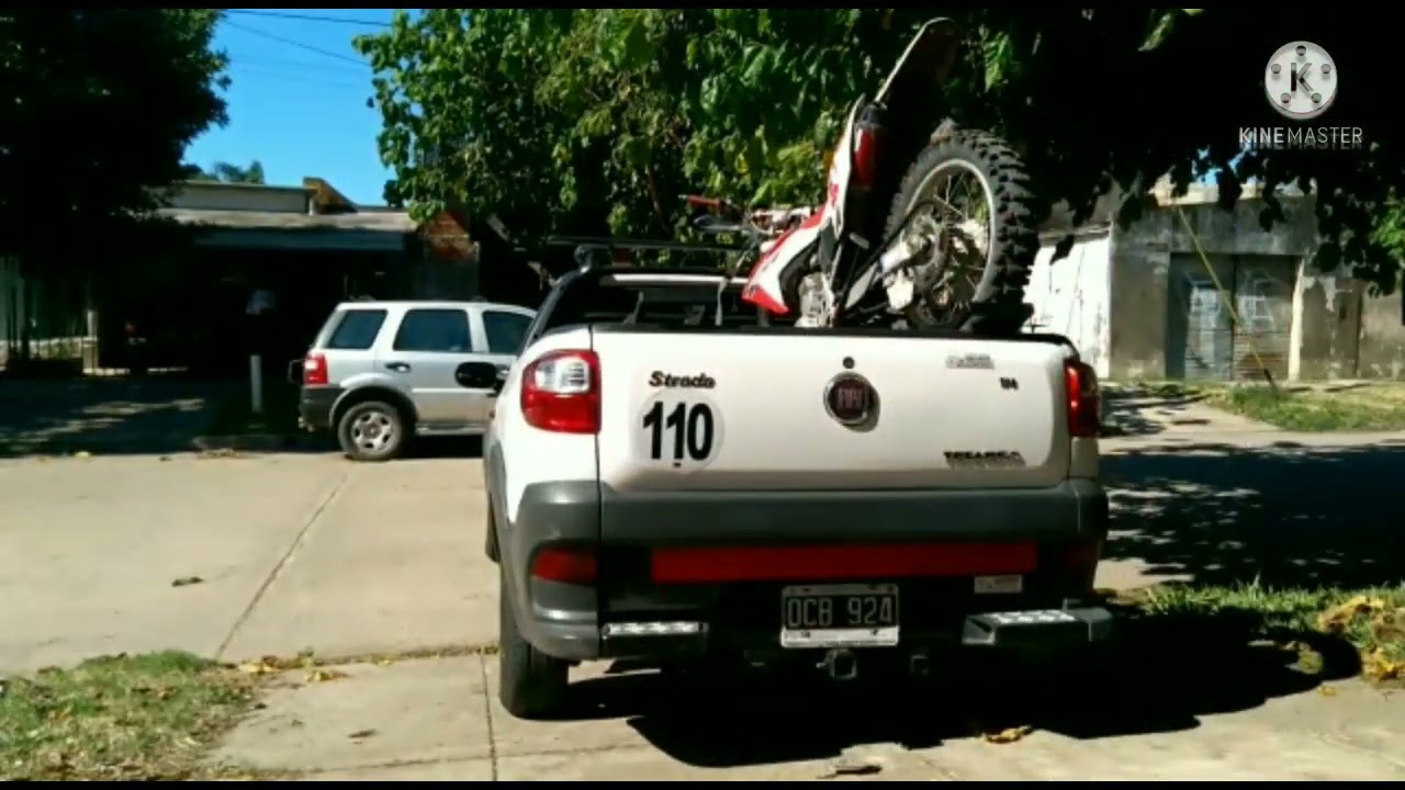 transporto dos motos en strada   con portón cerrado