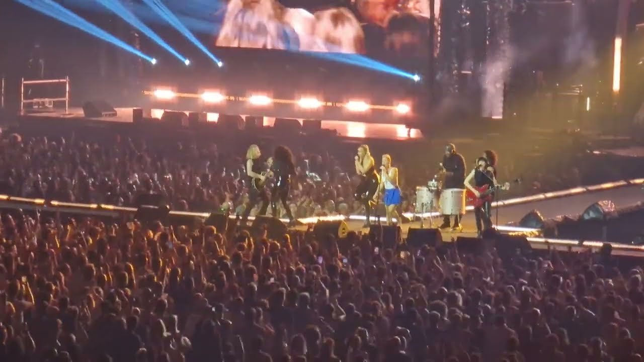 Pink - Summer Carnival 2023 - I Am Here (Live) - La Défense Arena Paris