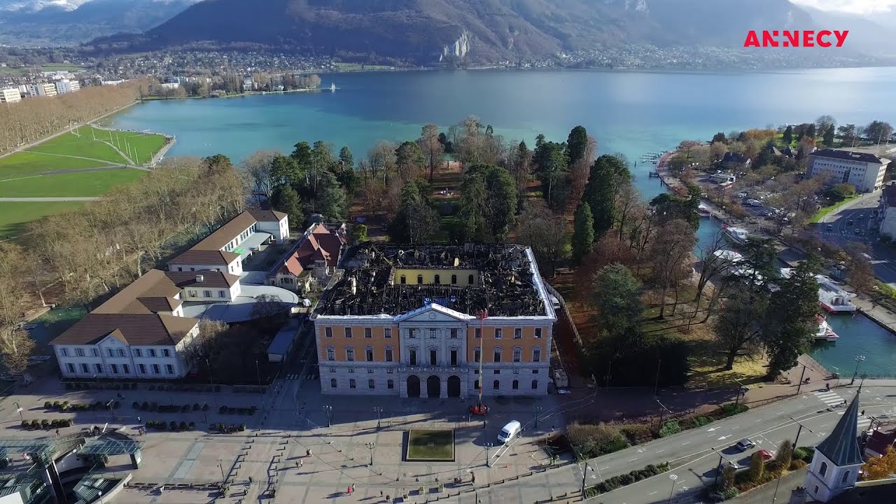L'Hôtel de Ville après l'incendie