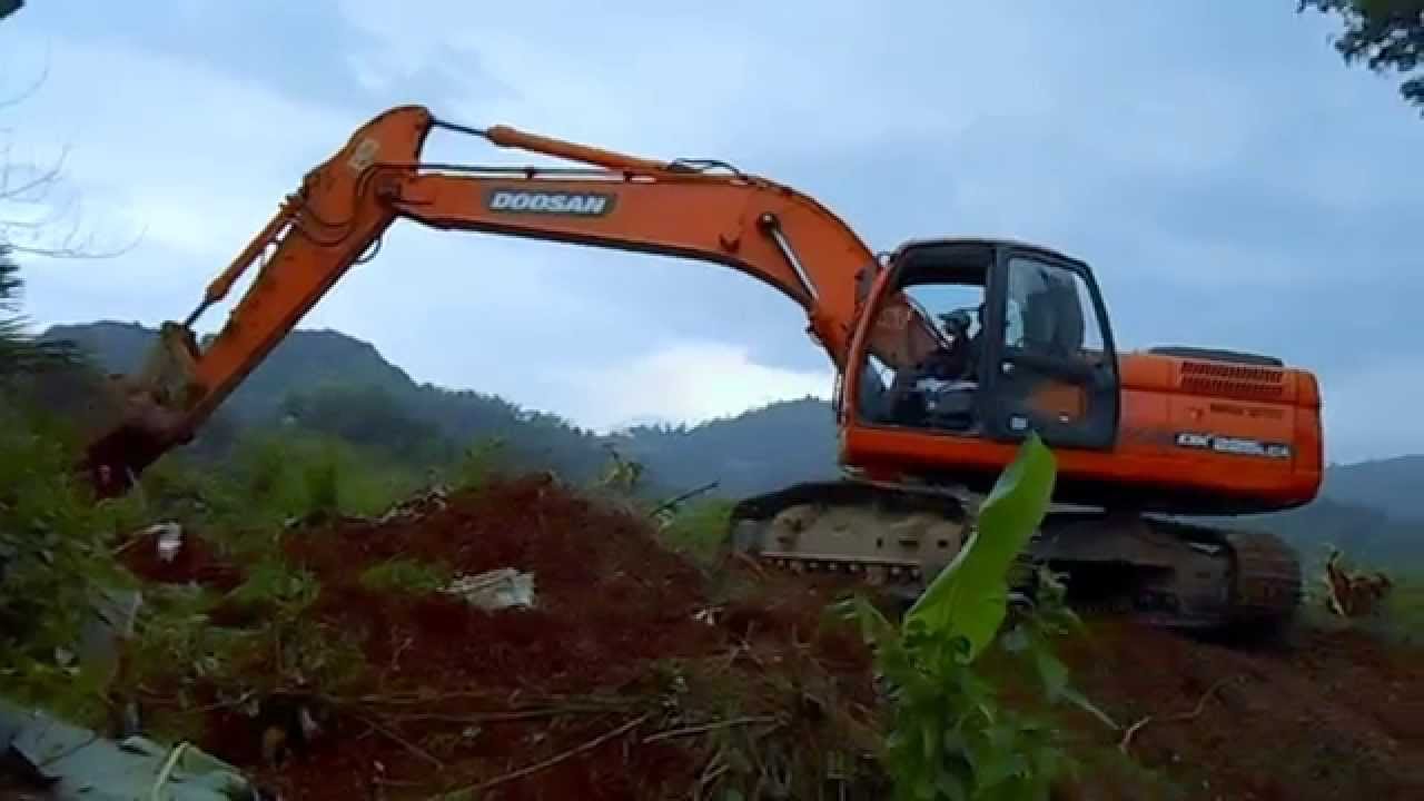 female excavator operator in Cebu, Philippines
