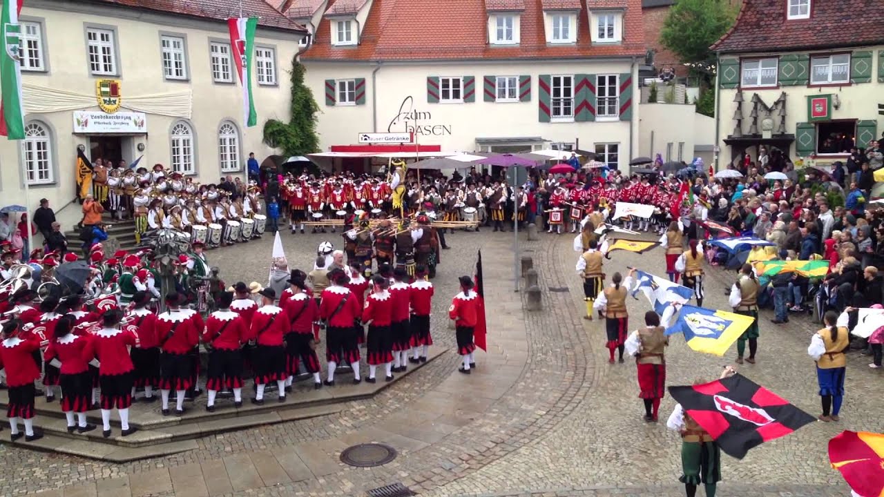 Sternmarsch der Fanfahrenzüge in Laupheim