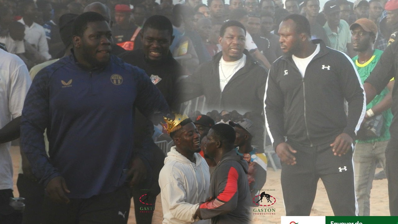 Arriv&eacute;e folle de Modou Lo accompagn&eacute; de franck Ndiago Talfa , Tapha Mbeur et Seye Diambar