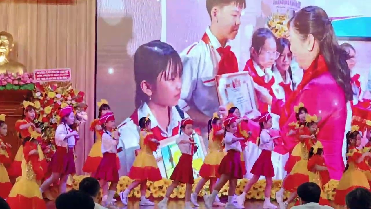 Em Là Mầm Non của Đảng 