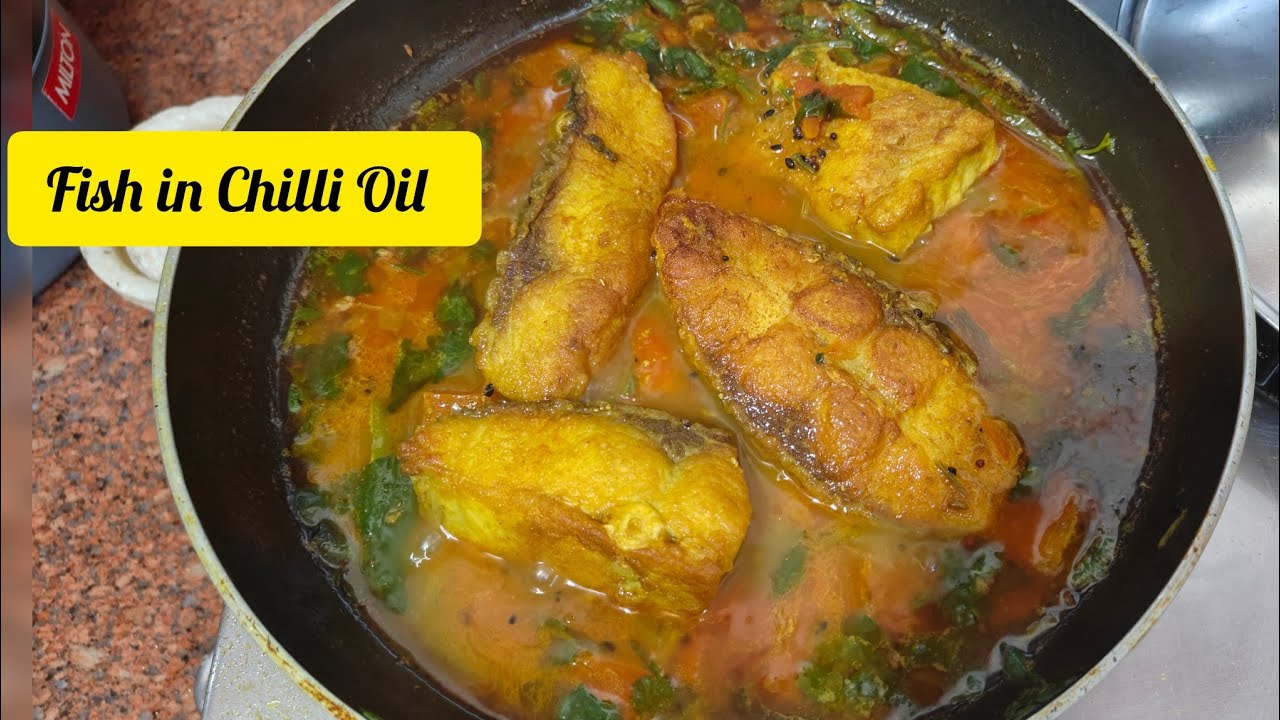 Maachh er Tel Jhaal (Fish in oil and chillies)
