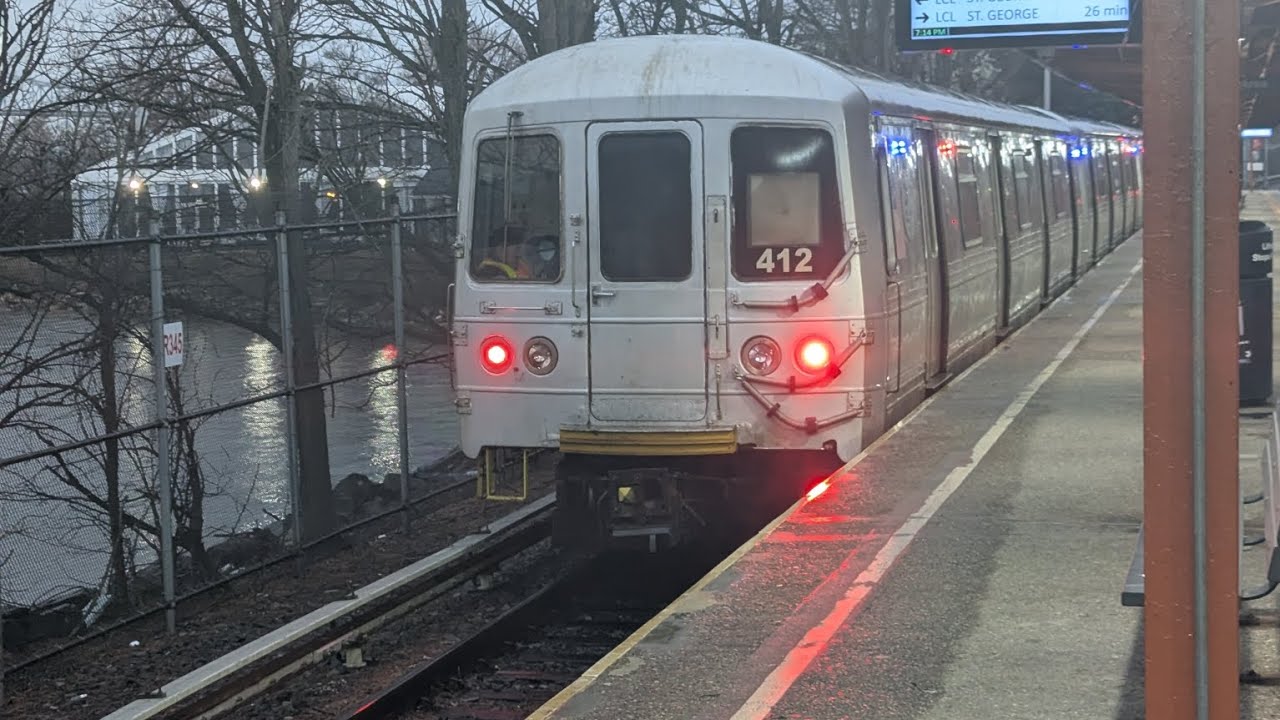 MTA Staten Island Railway R44 Train Express From St George To Tottenville