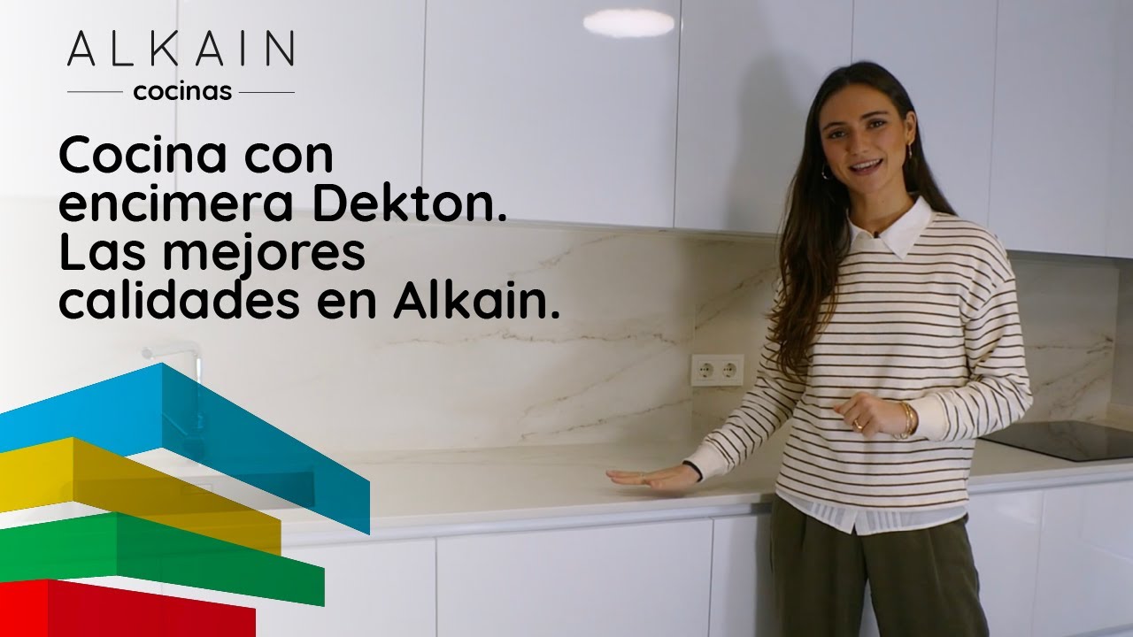 Cocina moderna en blanco con encimera Dekton