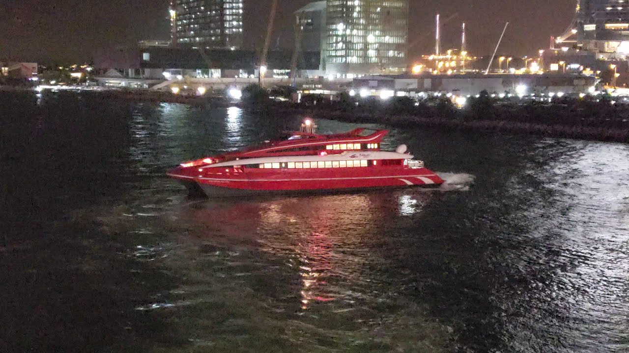FBM Tricat 45m Universal MK2004 departs from China Ferry Terminal HK no.12