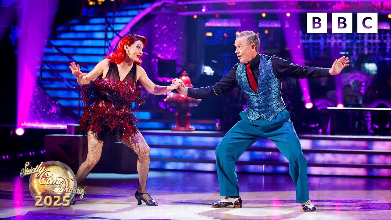 Stefan Dennis & Dianne Buswell Charleston to Dance Monkey by Tones And I ✨ BBC Strictly 2025