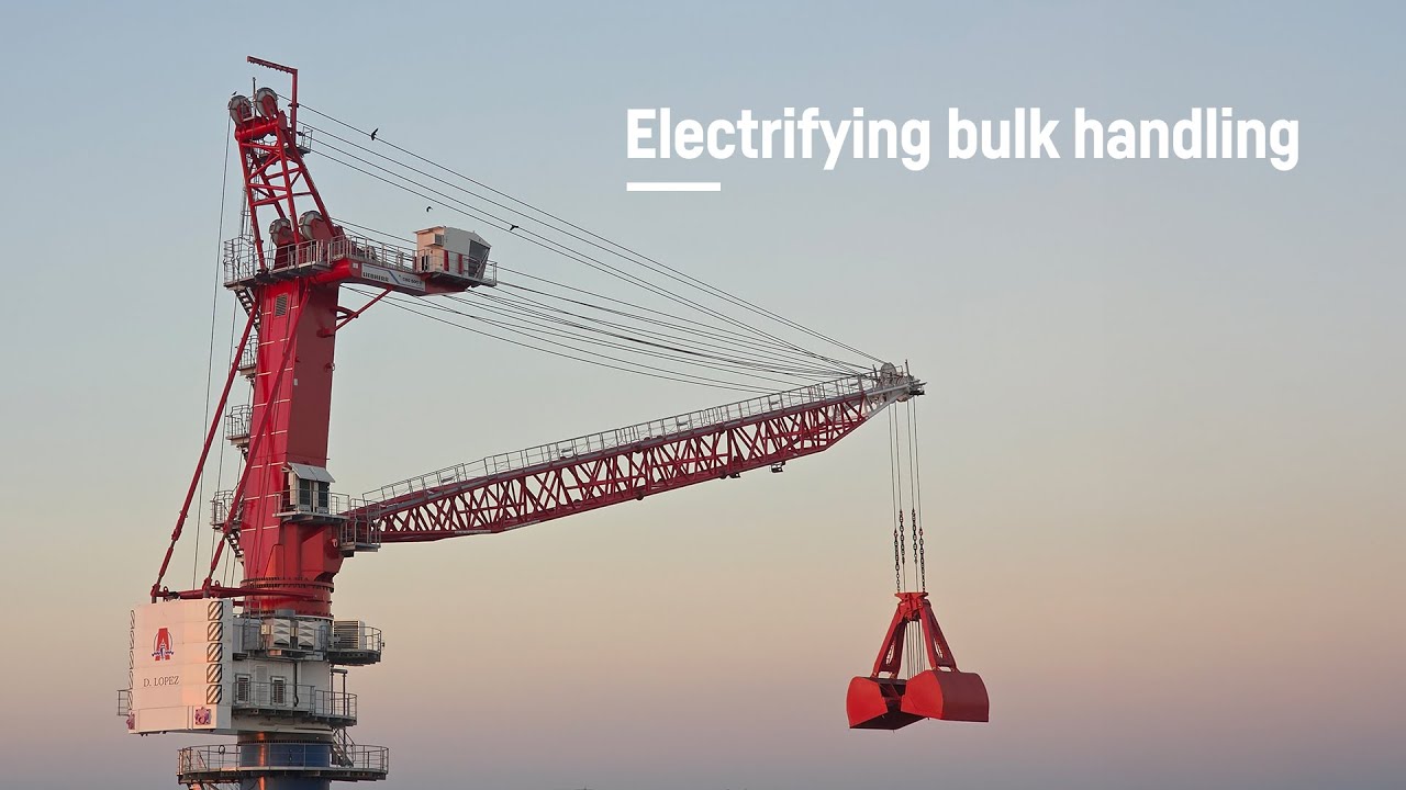 The CBG 500 E: Inside our all-electric transshipment crane | Liebherr