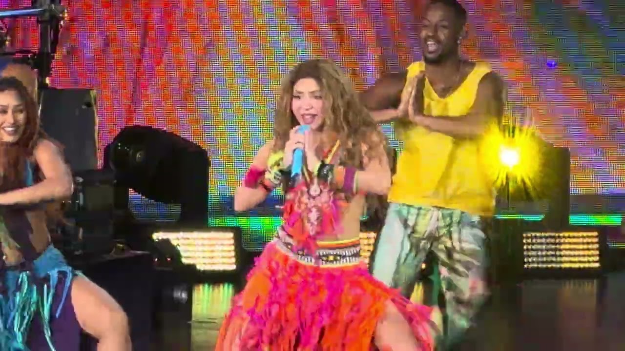 Shakira – Waka Waka (This Time for Africa) (LMYNL Tour Live in Miami, 12-28-25) (4K HDR, HQ AUDIO)
