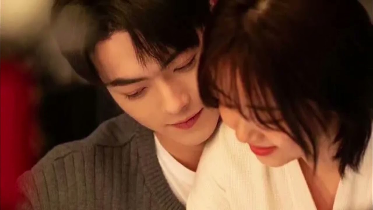 Xu Kai Proposes to Tan Songyun Under the Moonlight in 'Starlight'