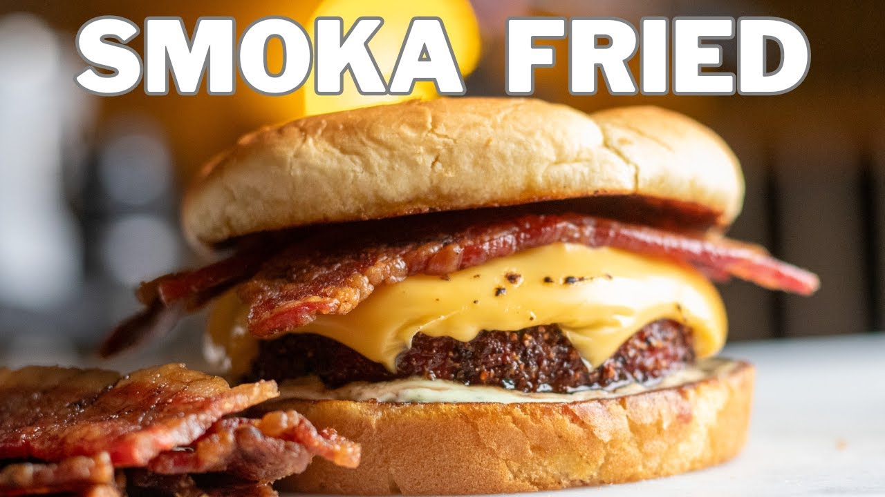 Копченый и жареный во фритюре чизбургер с беконом весом 1/2 фунта