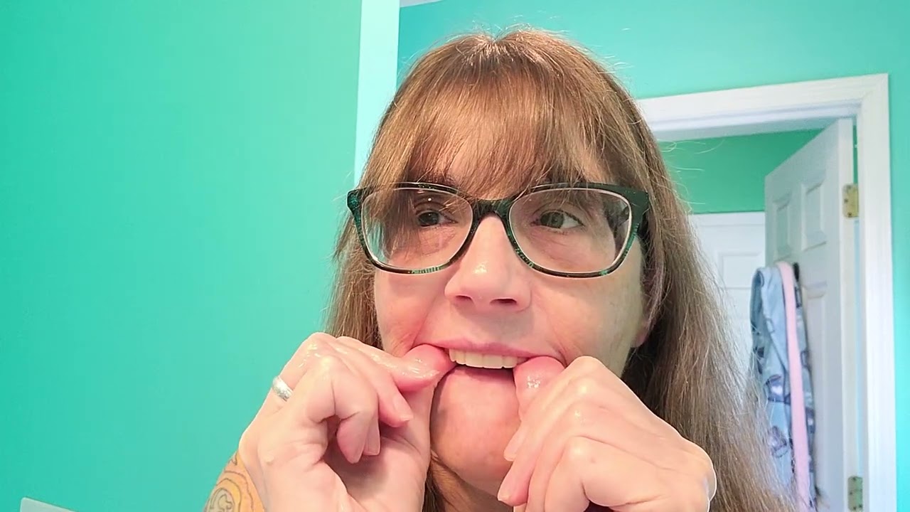 How I put my dentures in without adhesive