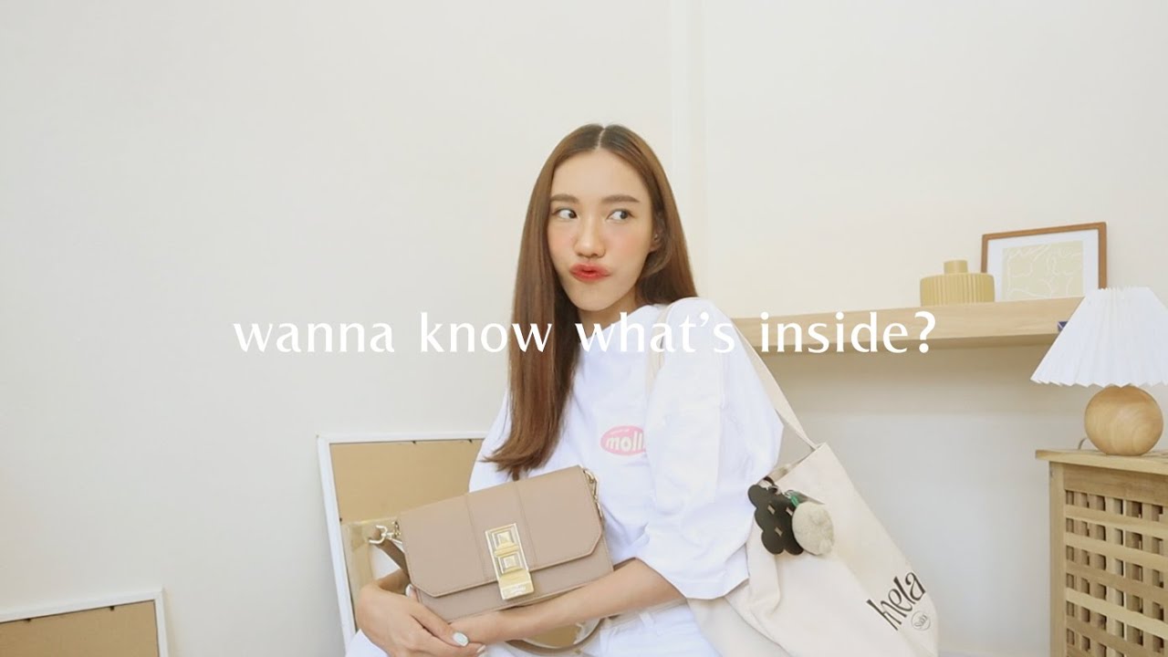 What's in my BAG ♡ Ep.02 เปิดกระเป๋าหน่อย พกอะไรทำไมเยอะแยะ!! l jjjiina