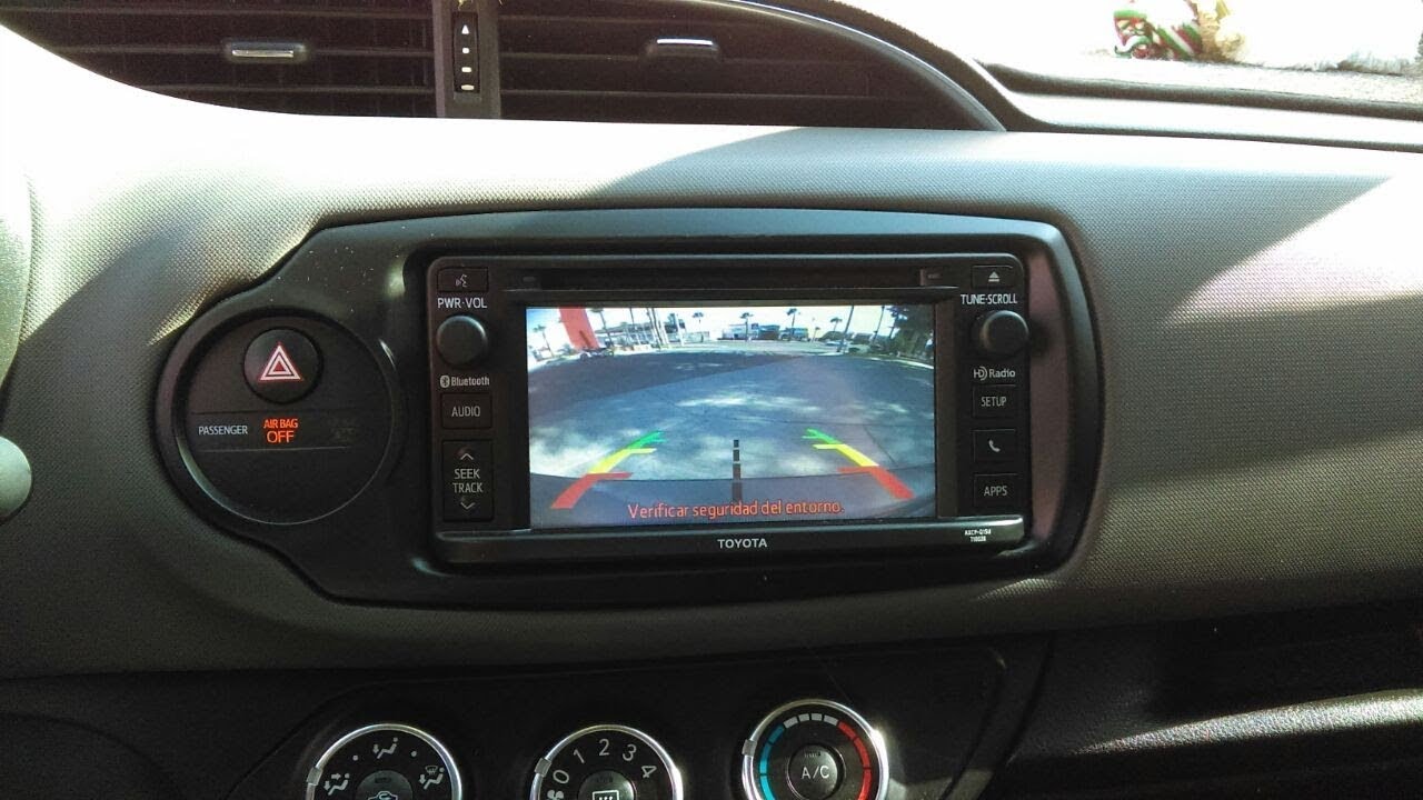 instalación de Cámara de Reversa Para Toyota Yaris Hatchback Años 2014 2016
