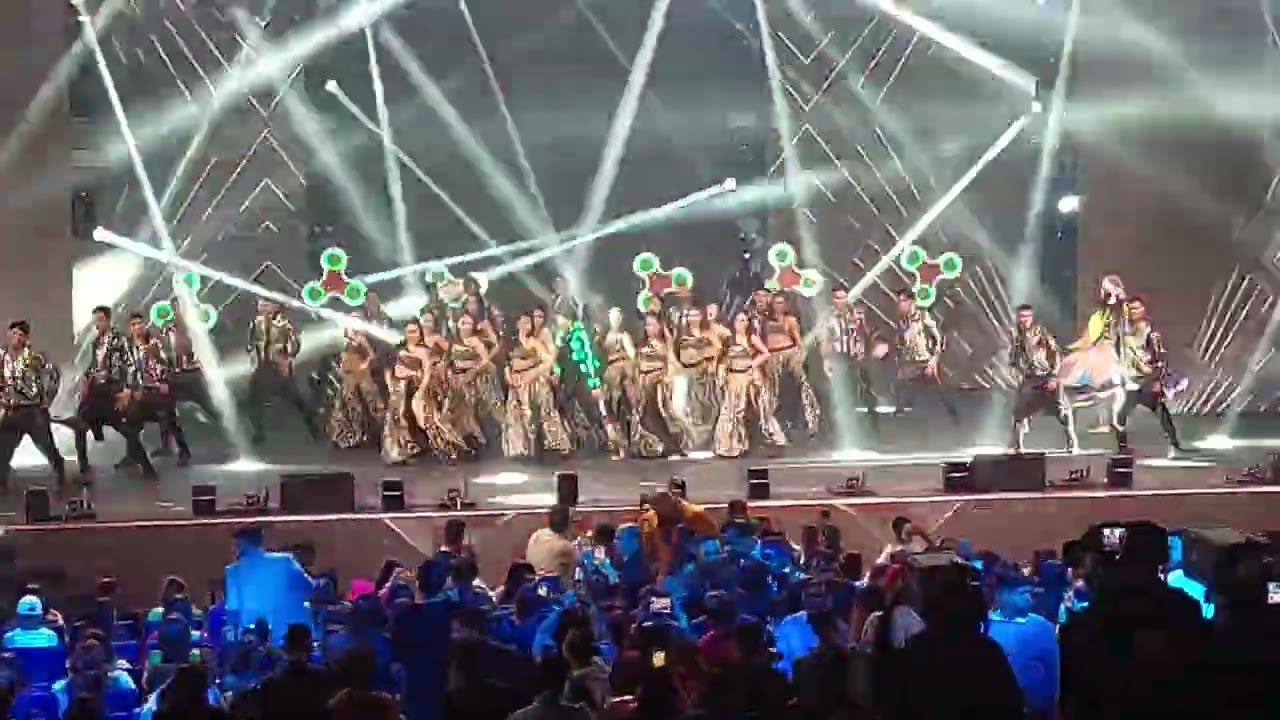 Ranvir Singh performing in Dubai. Film Fare Middle East event. #ranvirsing #filmfareawards #dubai