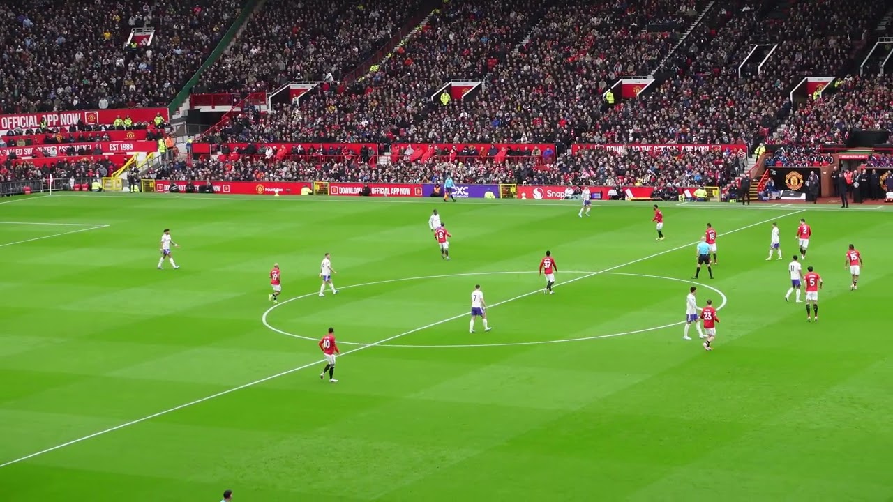 Is this Manchester United’s best passing? 🪄 Silky Man Utd ball movement vs Villa! ⚔️