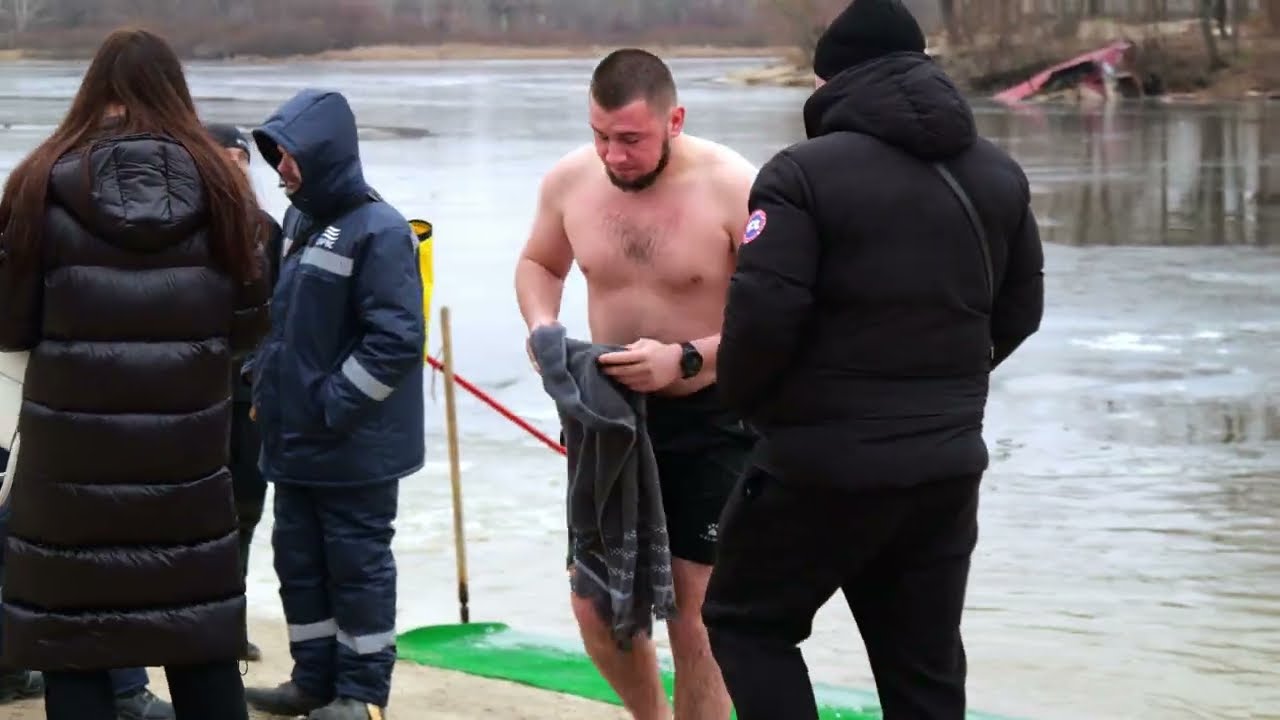 She entered the icy water barely covered&hellip; ❄️ The Epiphany bathing shocked everyone!