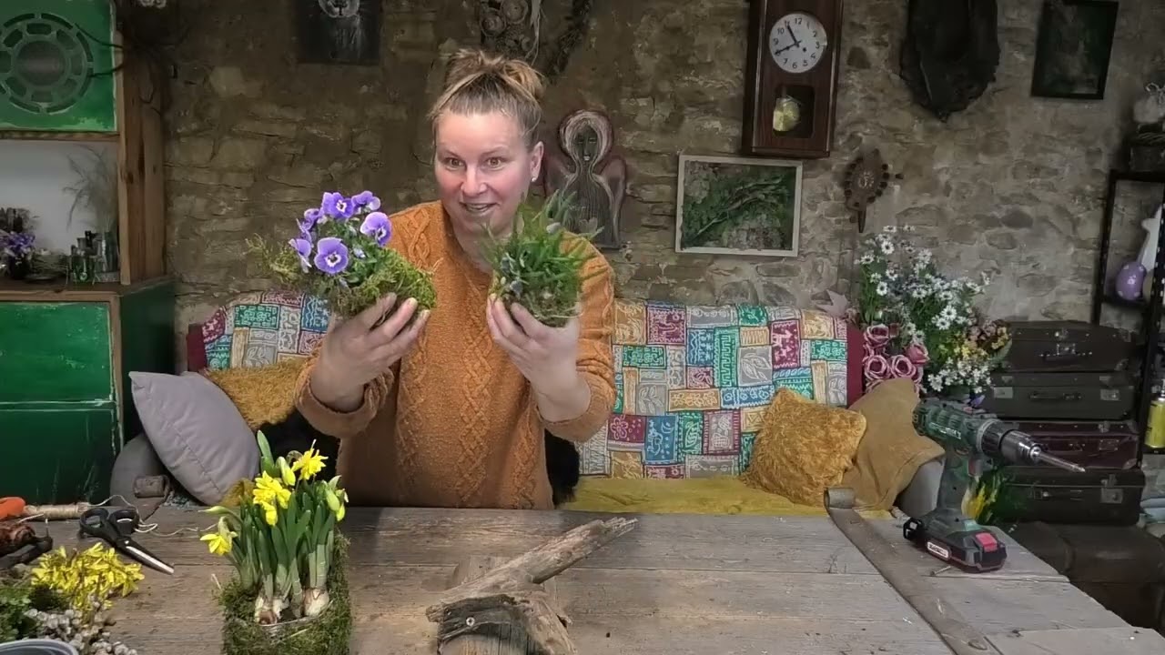 Deska, patyk i kilka kwiatk&oacute;w- Super stroik gotowy. 